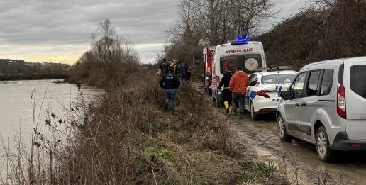 Balık tutan vatandaş cesetle karşılaştı