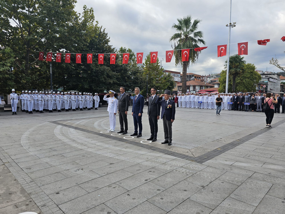 GAZİLER GÜNÜ GÖLCÜK'TE TÖRENLE KUTLANDI