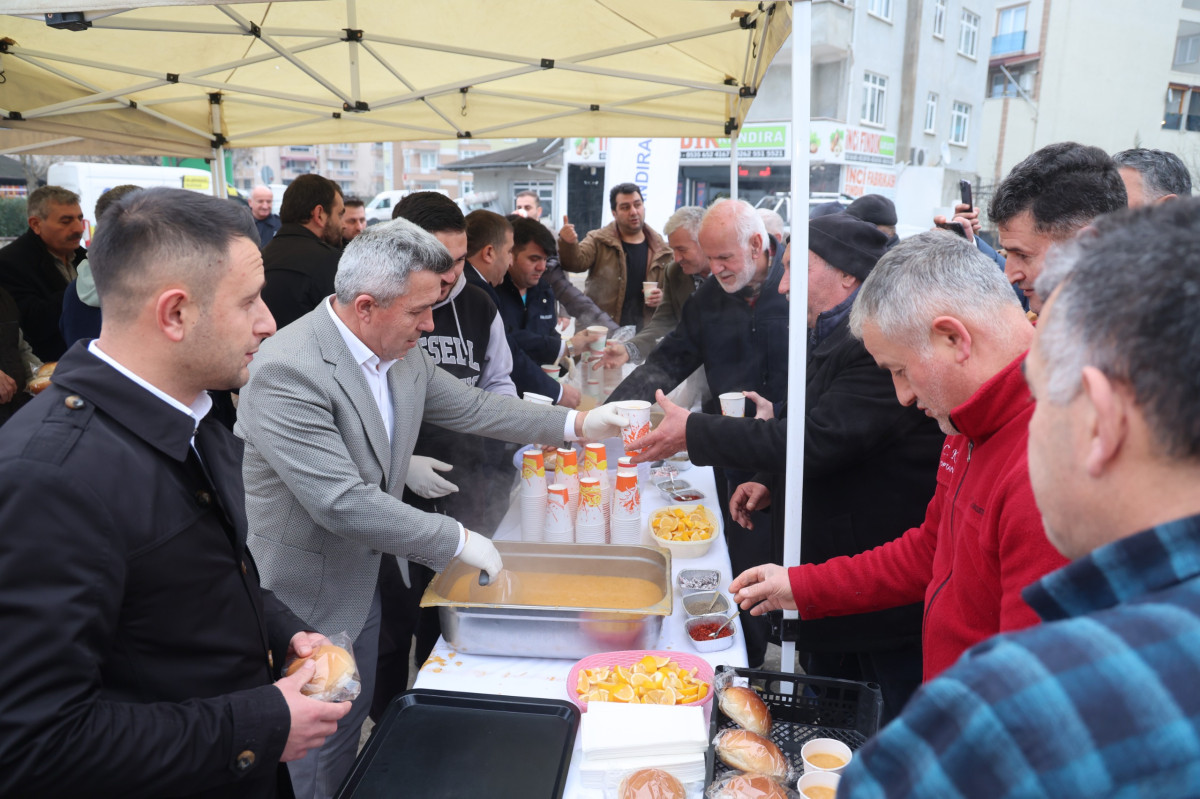 Kandıra Belediyesi pazarcı esnafının içini ısıttı 