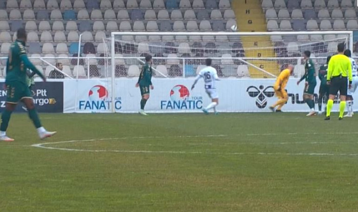  Kocaelispor'un  konuk olduğu  Keçiörengücü maçında ilk yarı  tek gol