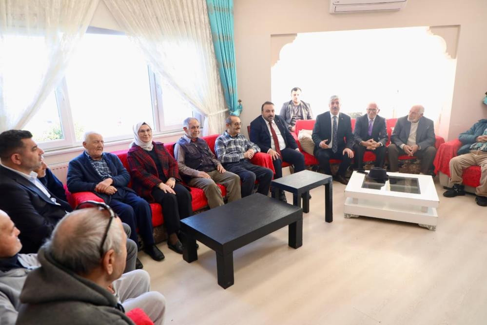 Milletvekili Katırcıoğlu ve Belediye Başkanı Ömeroğlu'ndan huzur evi ziyareti