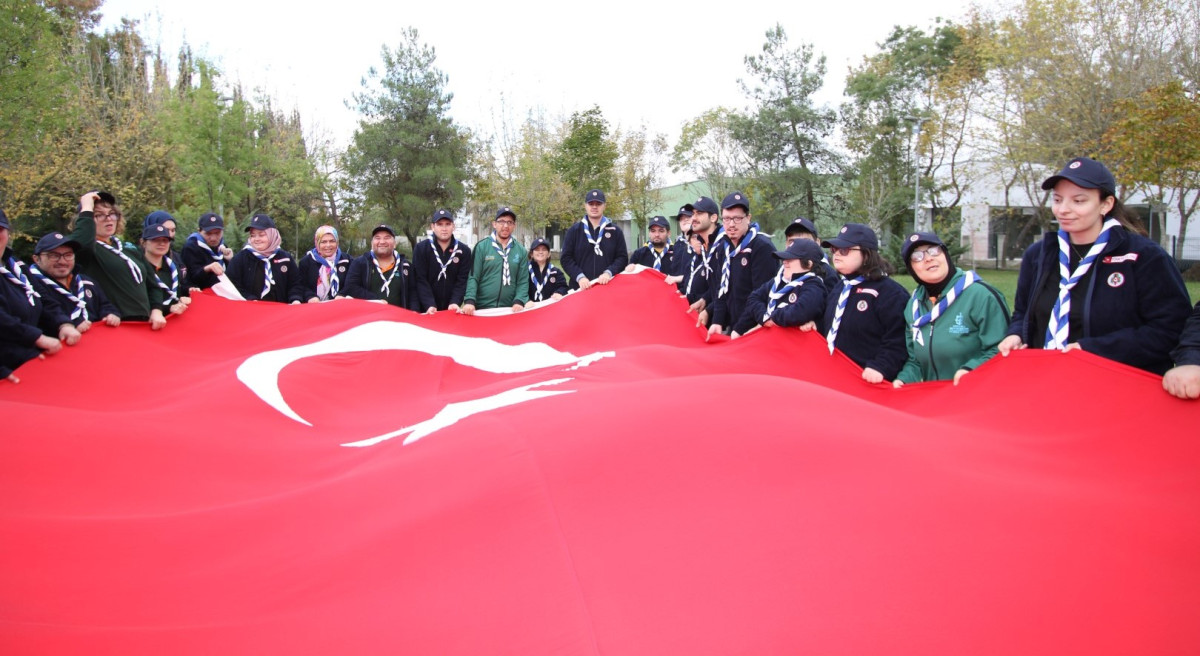 ÖZEL ÇOCUKLARIN CUMHURİYET COŞKUSU BÜYÜKŞEHİR'İN YAŞAM MERKEZİNDE YAŞANDI